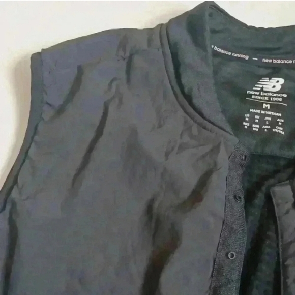 NEW BALANCE Running 🏃‍♀️ Heat Vest - Picture 3 of 10